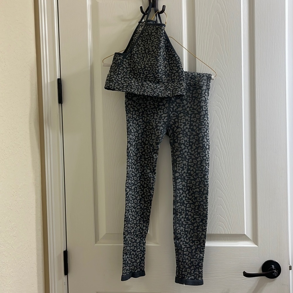 Tag indicates size m/l but it fits more like it is s/m yet very stretchy